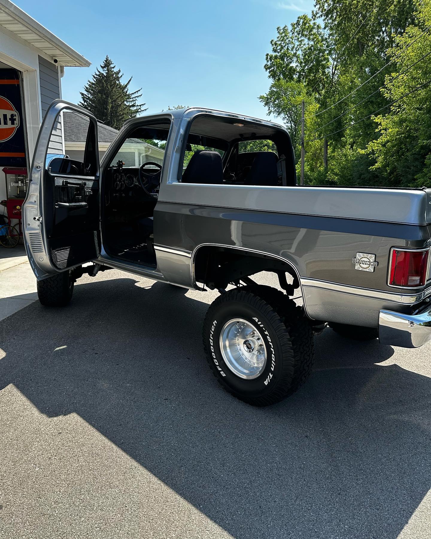Detailed lifted Chevy Blazer in the driveway